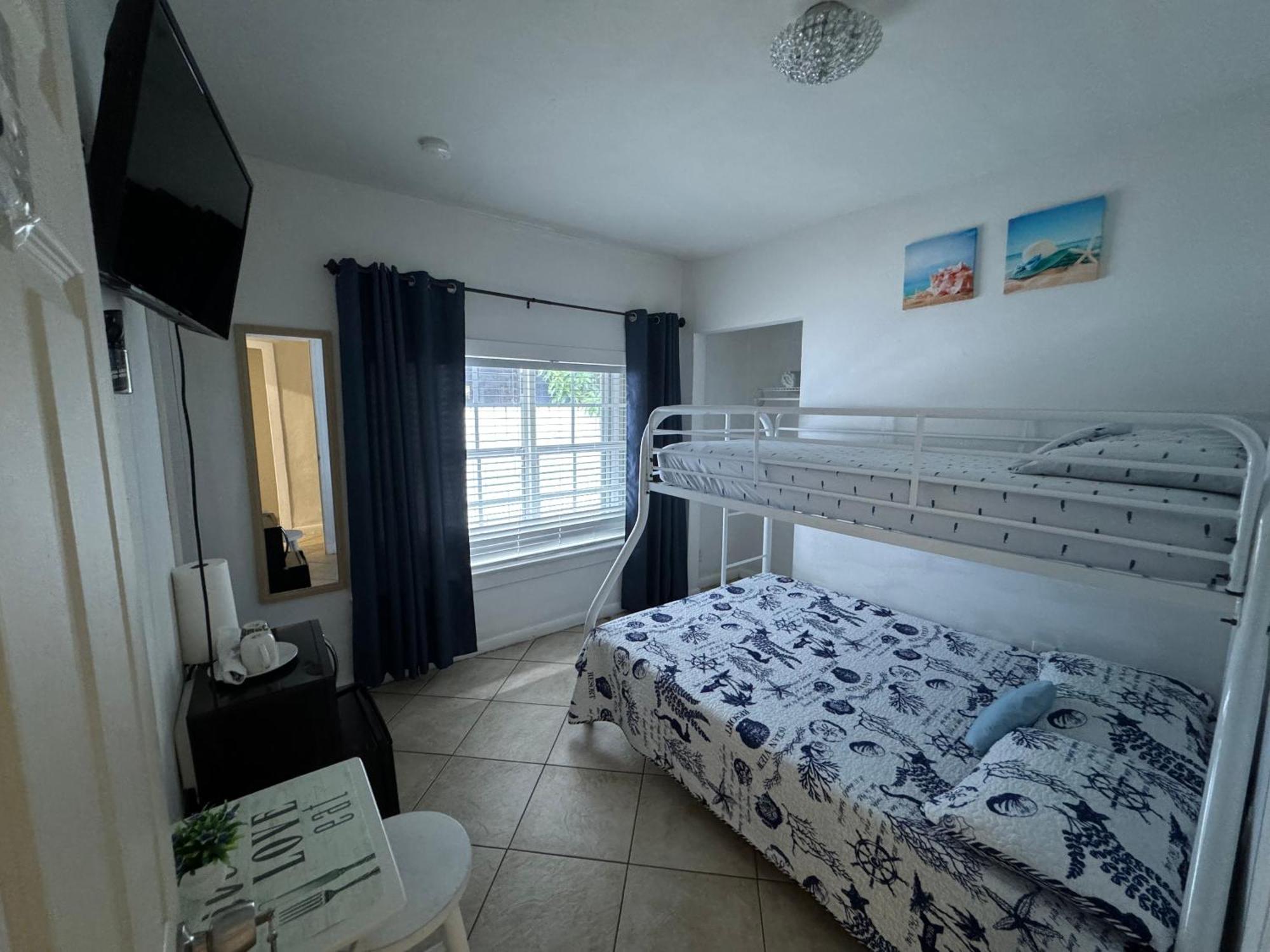 B5 Best Value On Private Bedroom With Private Bathroom In Little Havana, Miami Exterior photo